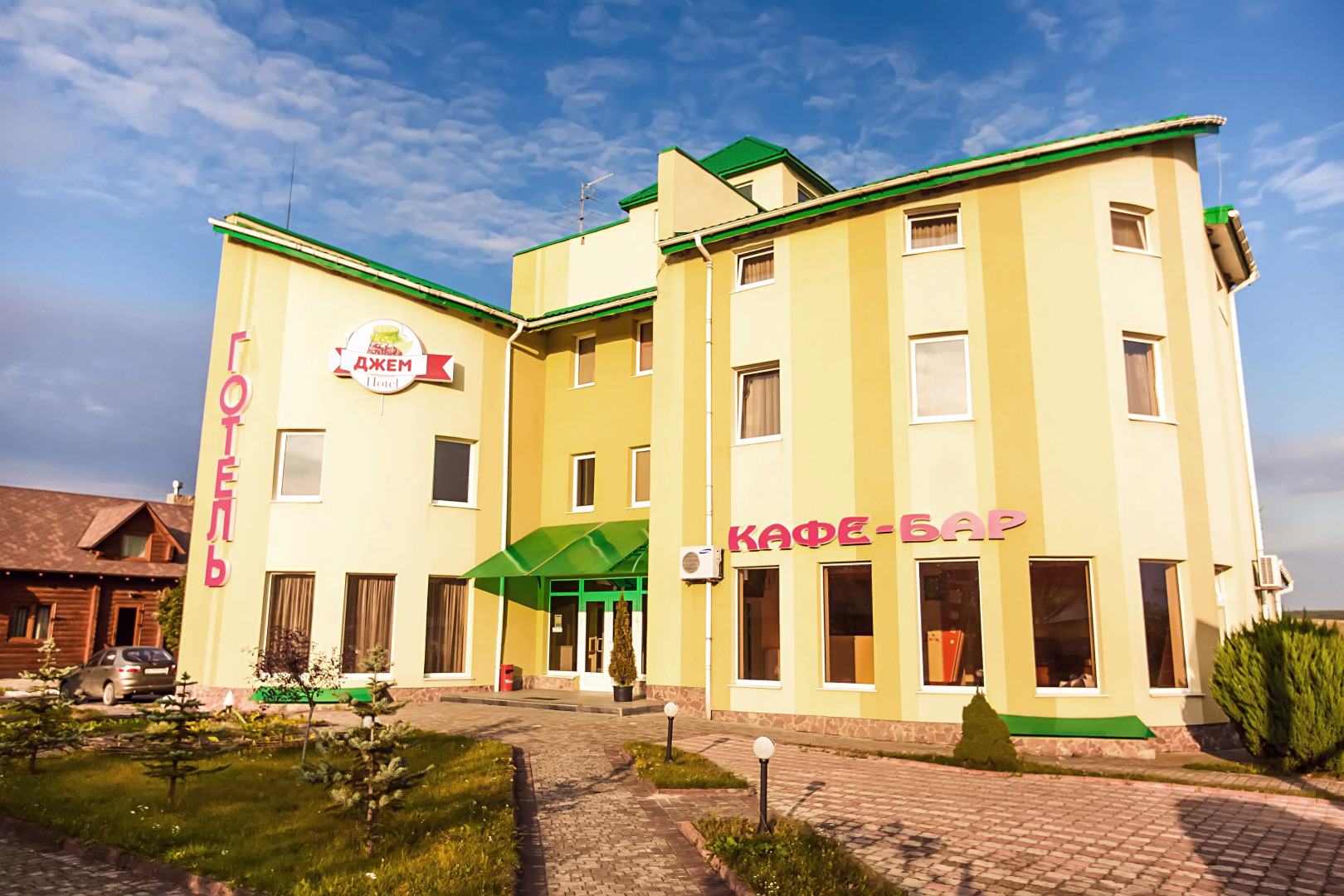 Отель Jam Rakovets