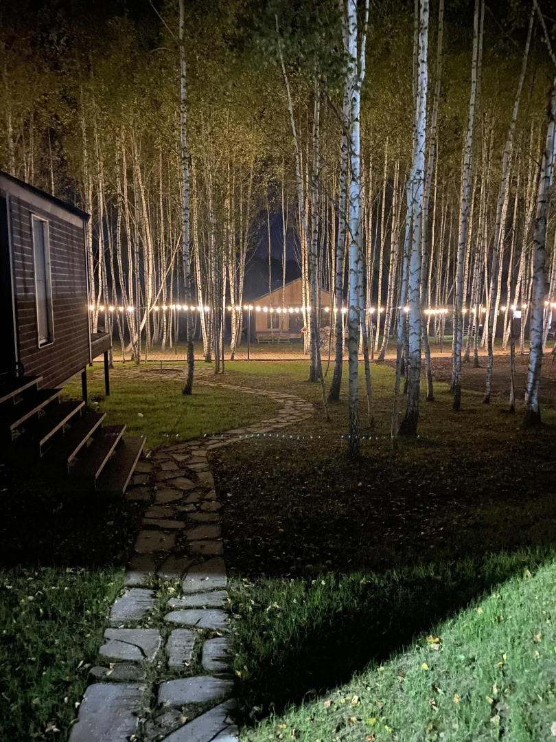 Гостевой дом в Грин Лаундж в окружении леса на берегу Истры