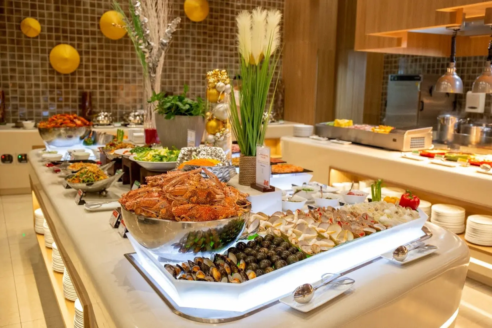 Отель Holiday Inn & Suites Saigon Airport