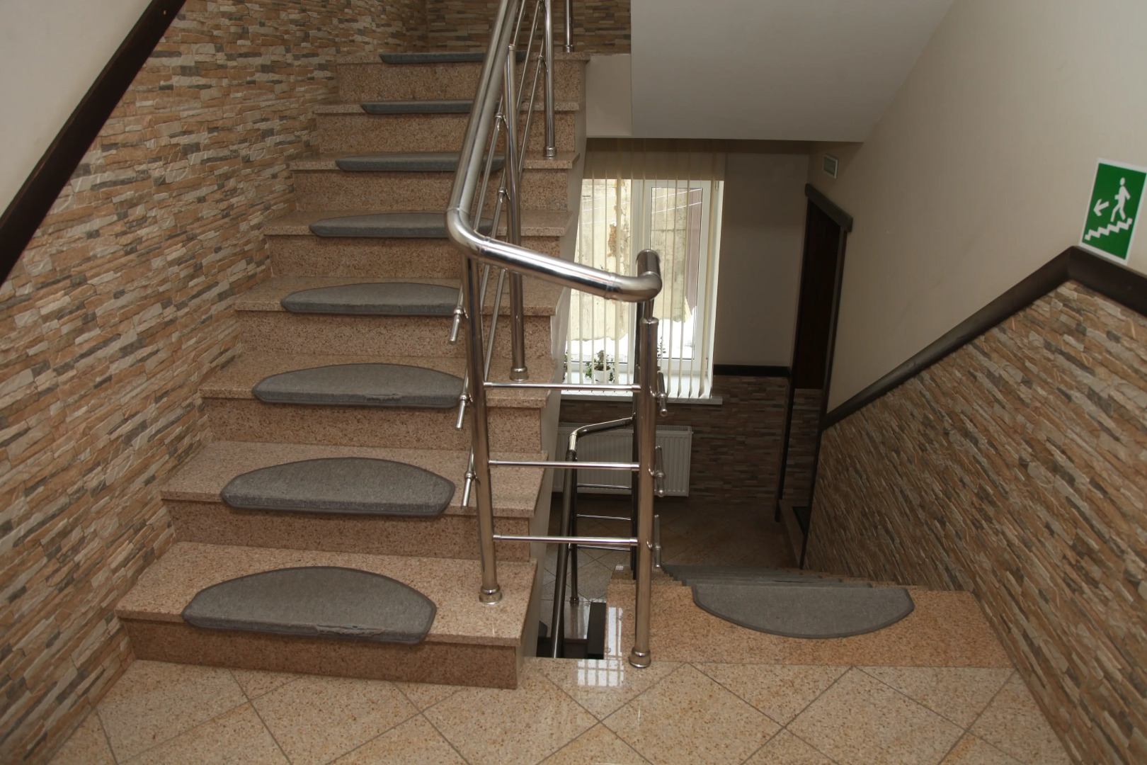 Отель Наступ