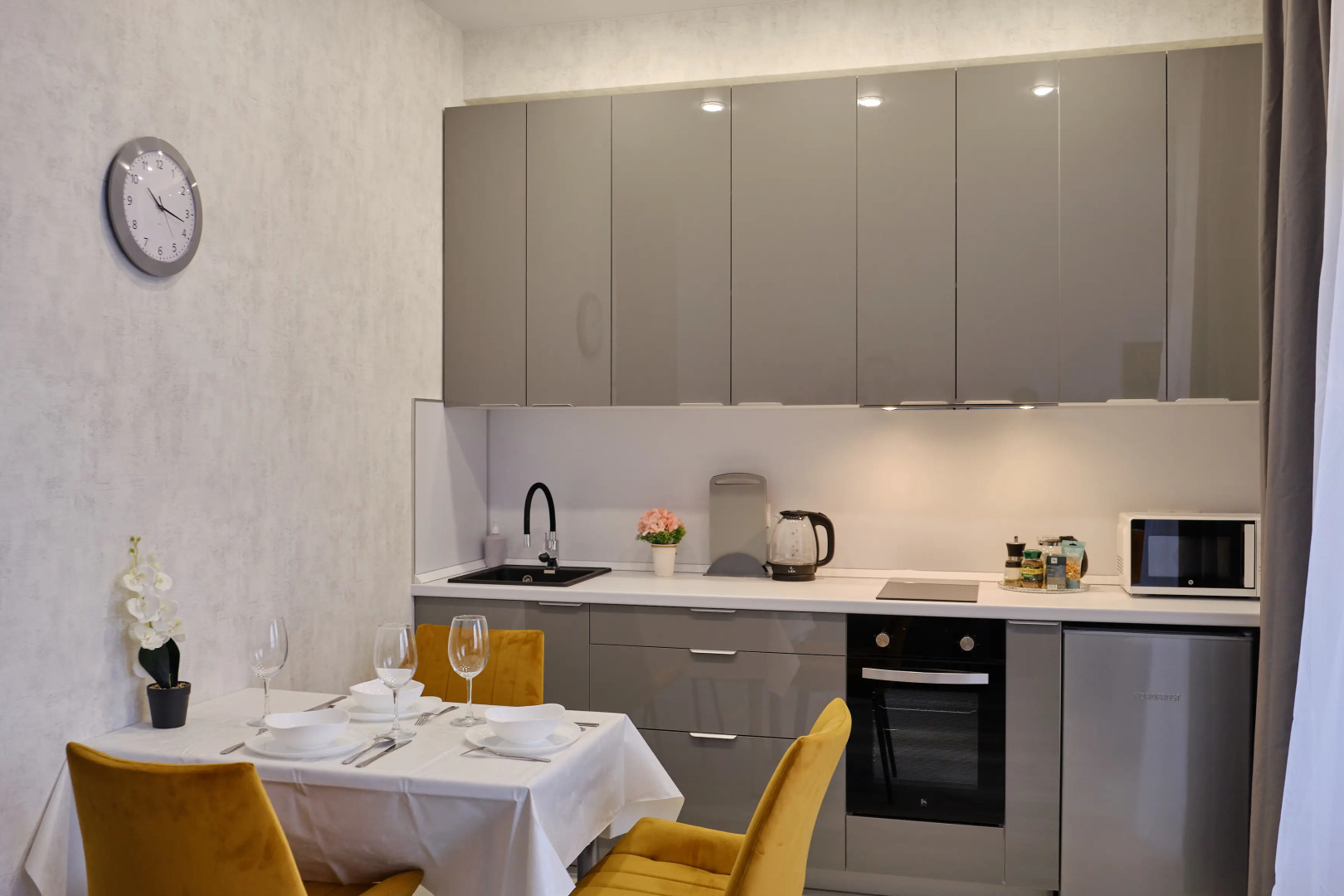 Апартаменты RentPlaza возле Центра