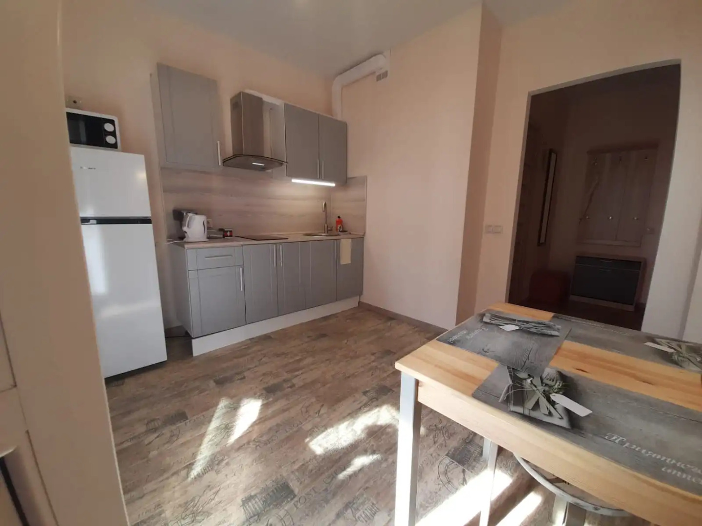 Апартаменты 1-комнатные с балконом на двенадцатом этаже