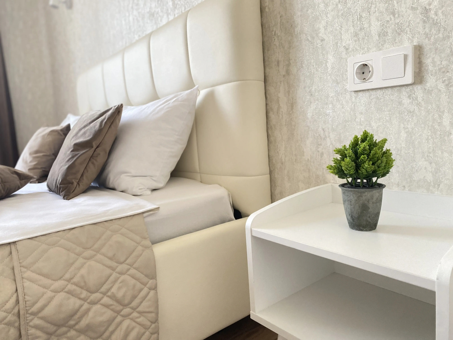 Апартаменты 1-комн квартира 41 кв.м. В ЦЕНТРЕ ул. Полежаева д.92