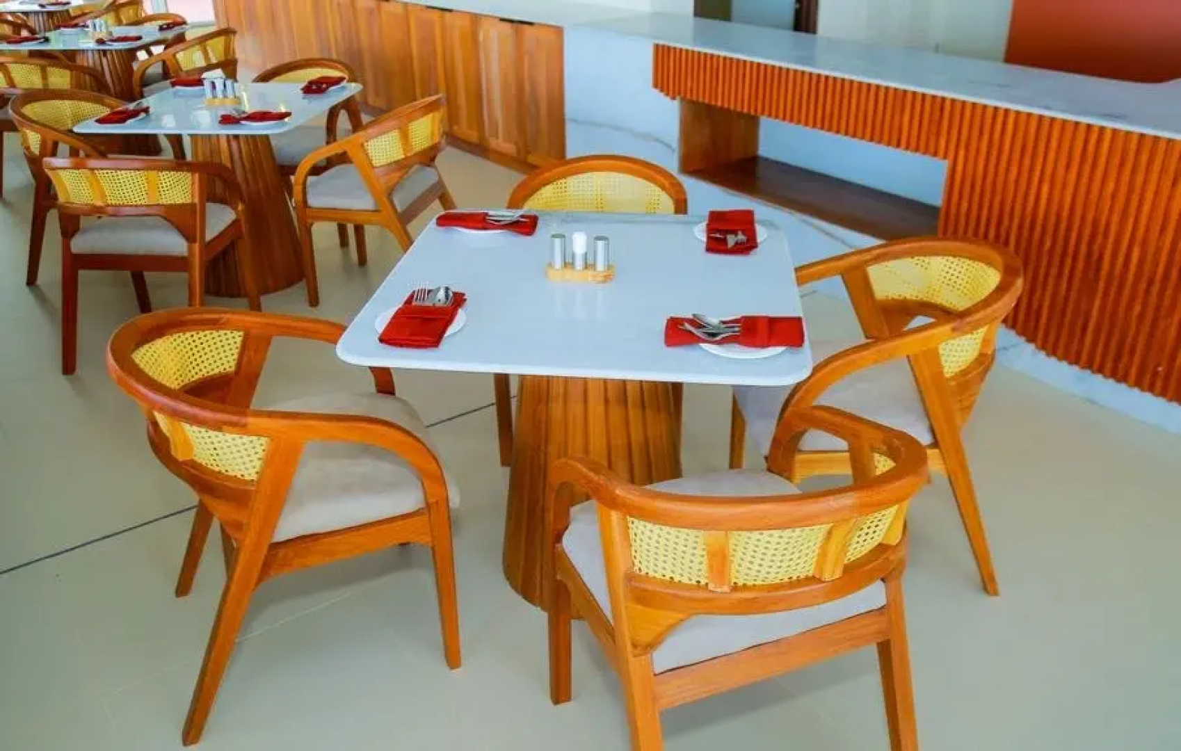 Отель King Jada Apartments & Hotel