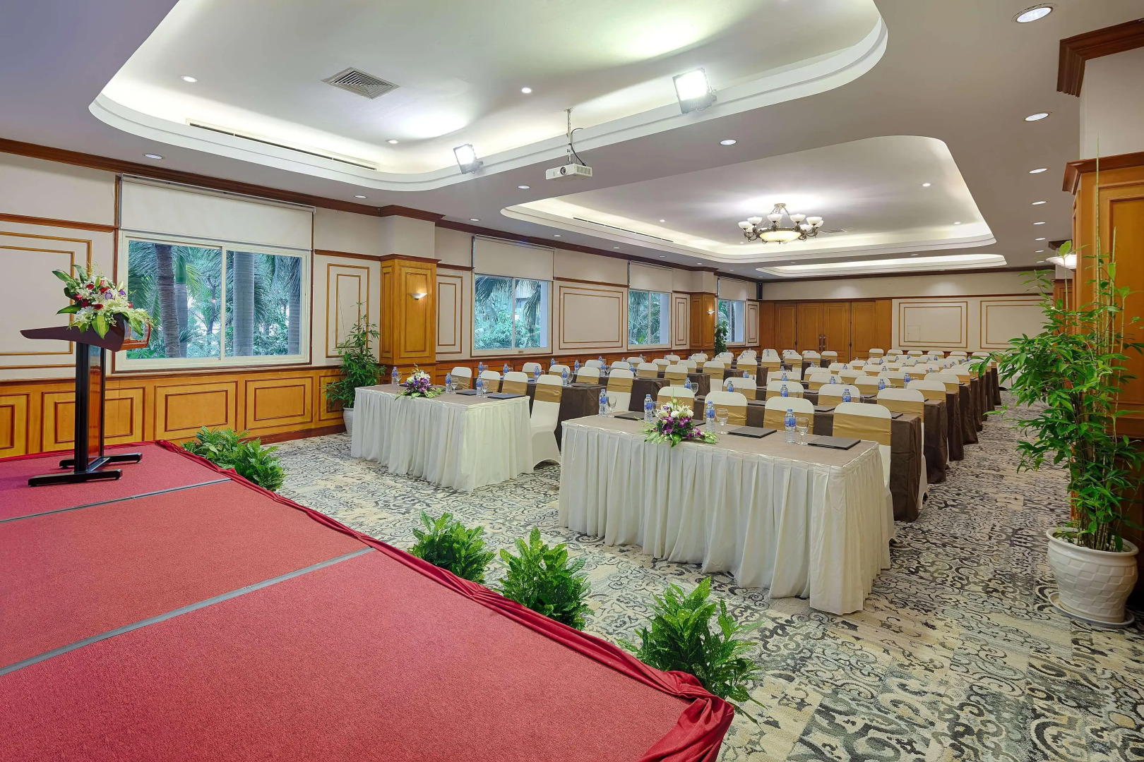 Отель Halong Plaza