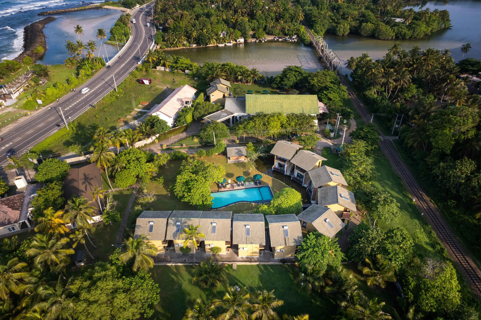 Курортный отель The South Lake