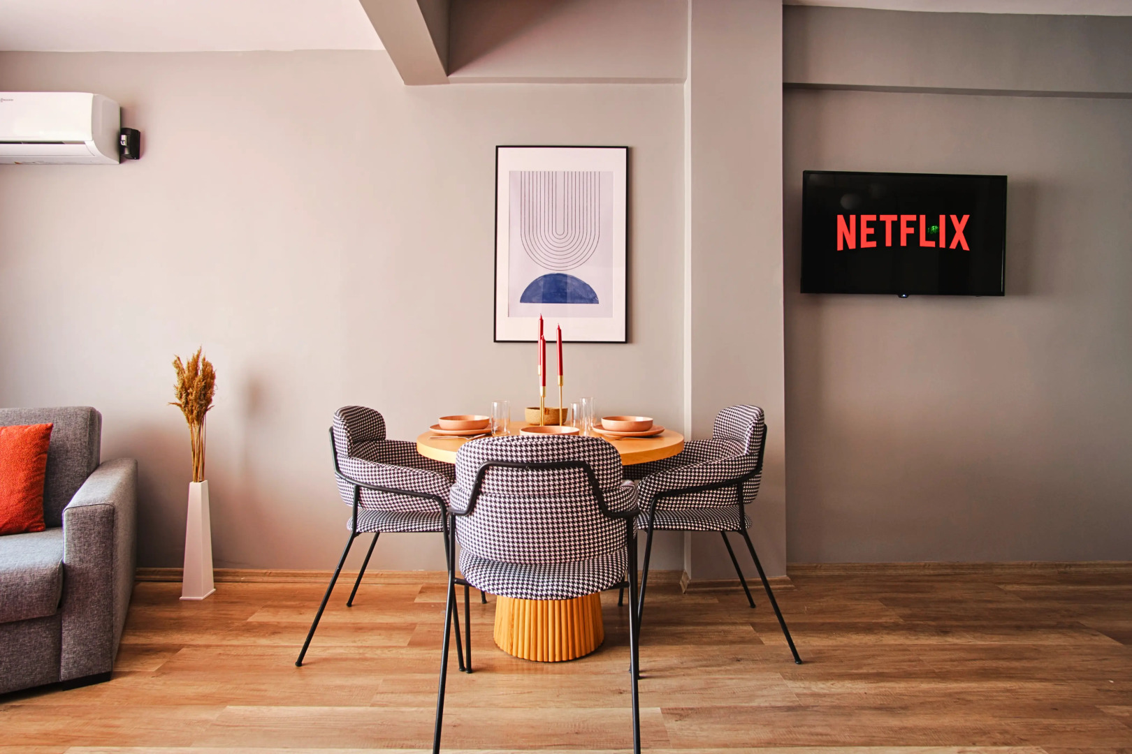 Отель TAKS-INN Suites