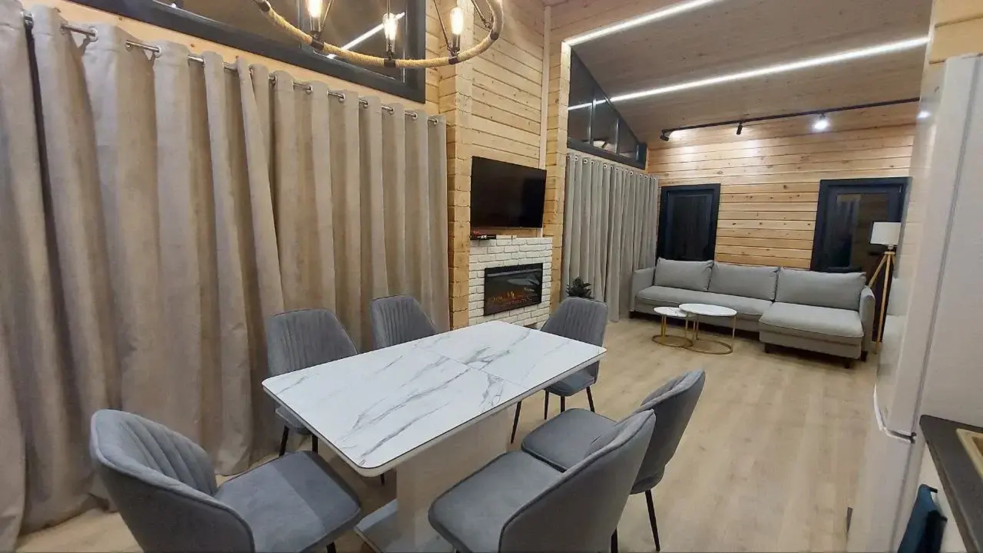 Гостевой дом Деревянный дом с камином в лесу на Славянской