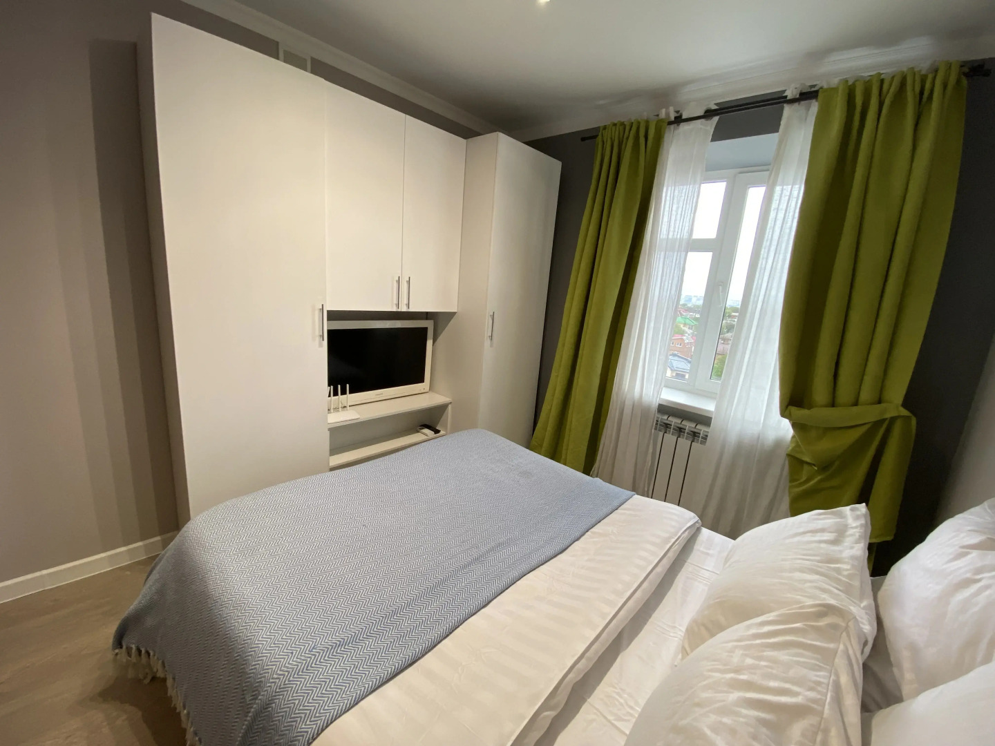 Апартаменты Эль Апарт на Содружества 66/110