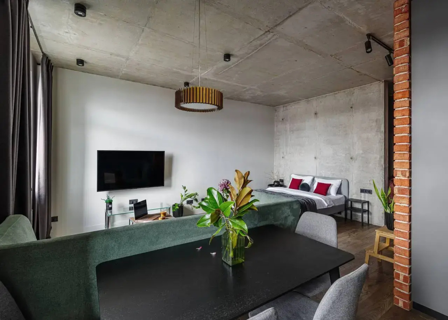 Апартаменты VEROM с видом на реку и город