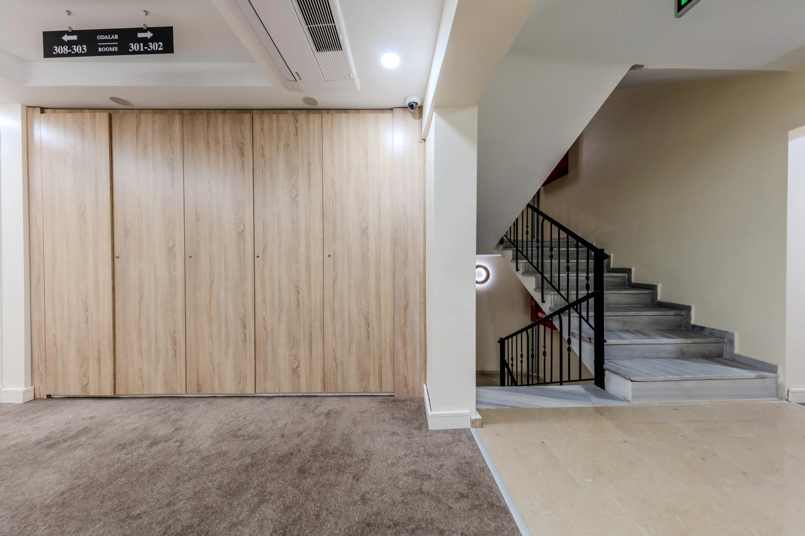 Отель Roys Hotel & Suites