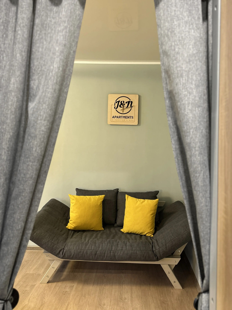 Апартаменты J&N Apartments Трёхместная студия с балконом в центре города Московский 16
