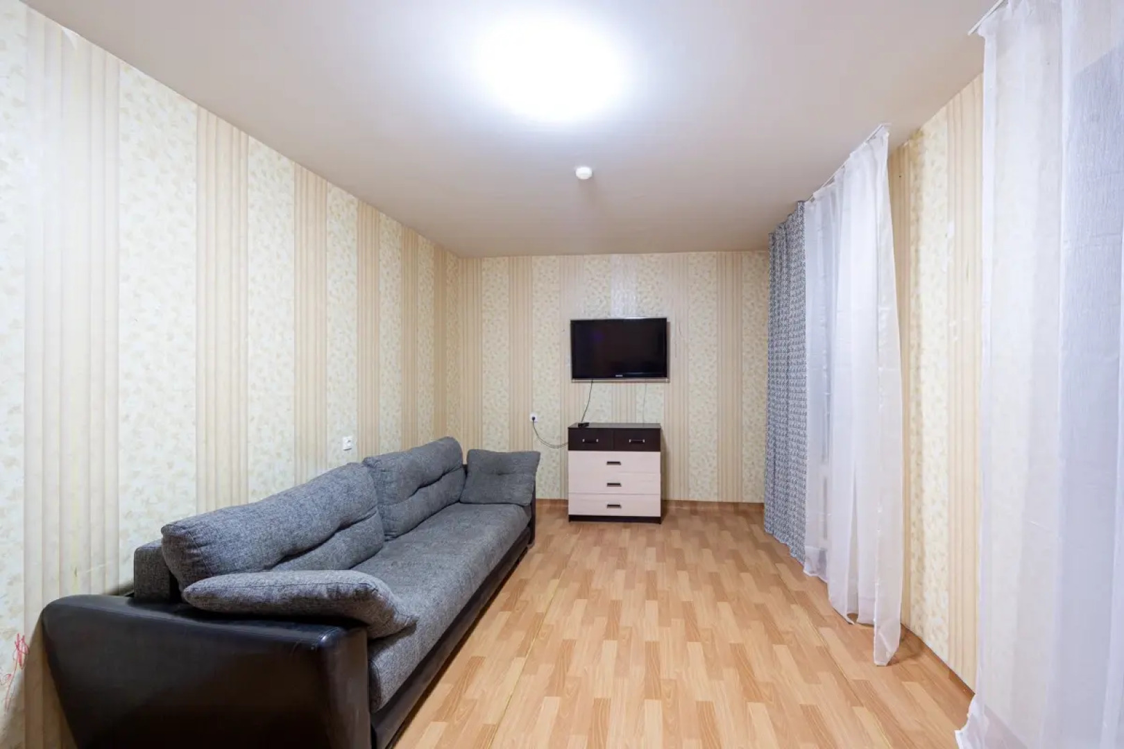 Апартаменты Двухкомнатные у ТРК Планета