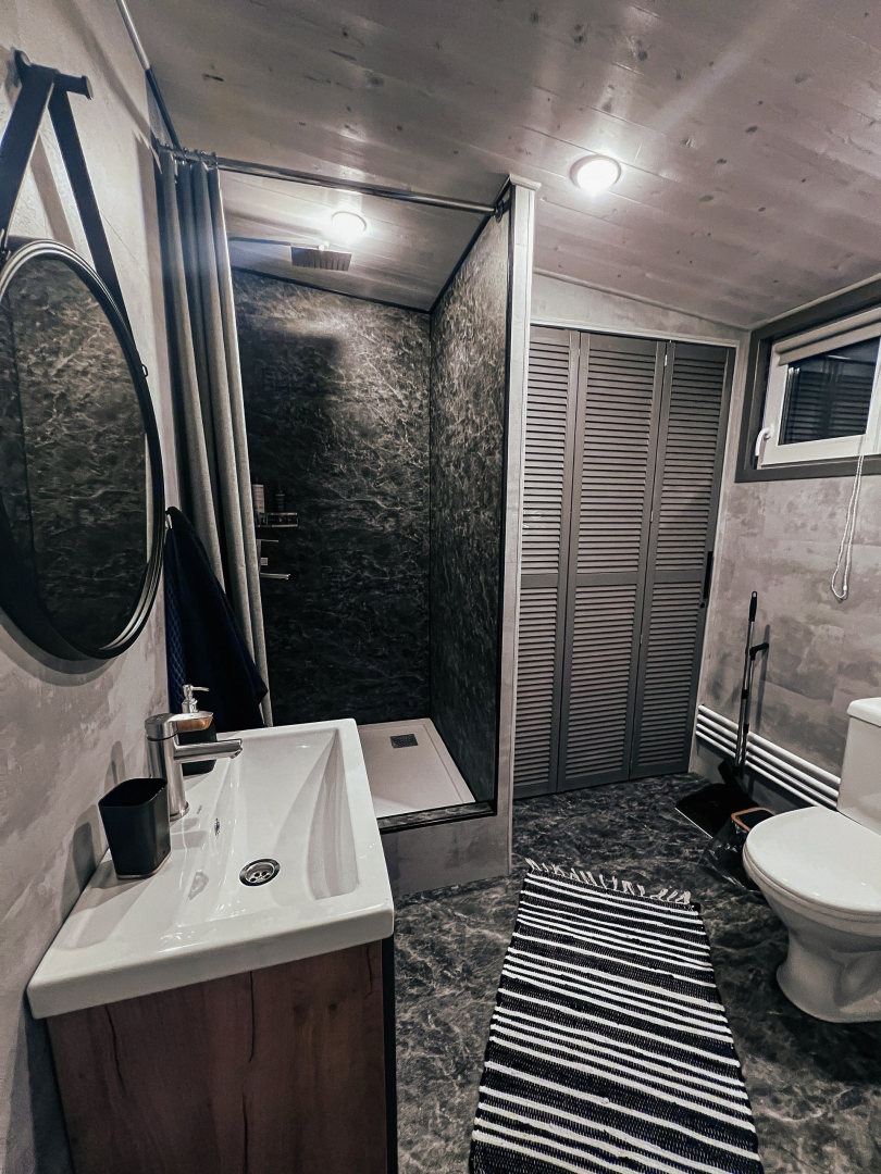 Частный дом  Belov House  с панорамным остеклением у леса