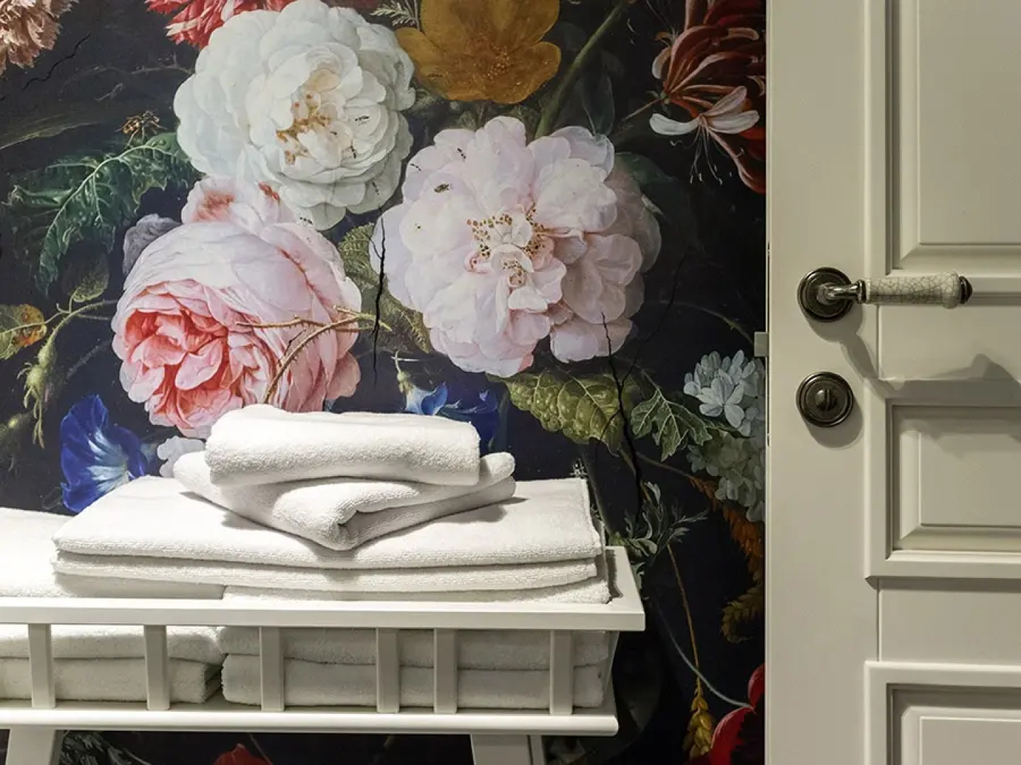 Inretro White by Apartica