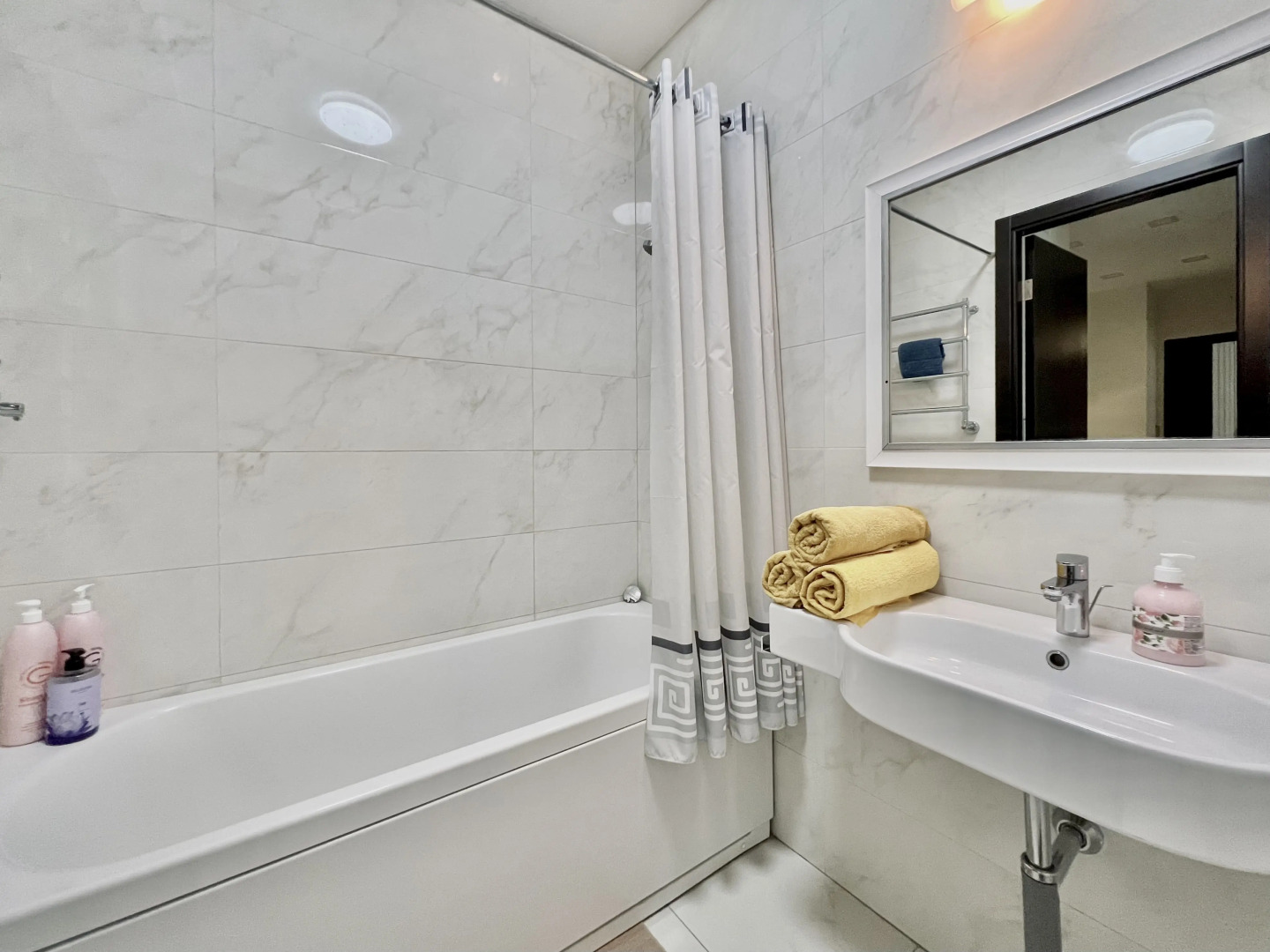 Апартаменты Прекрасная Двухкомнатная Квартира с Видом на Главный Проспект