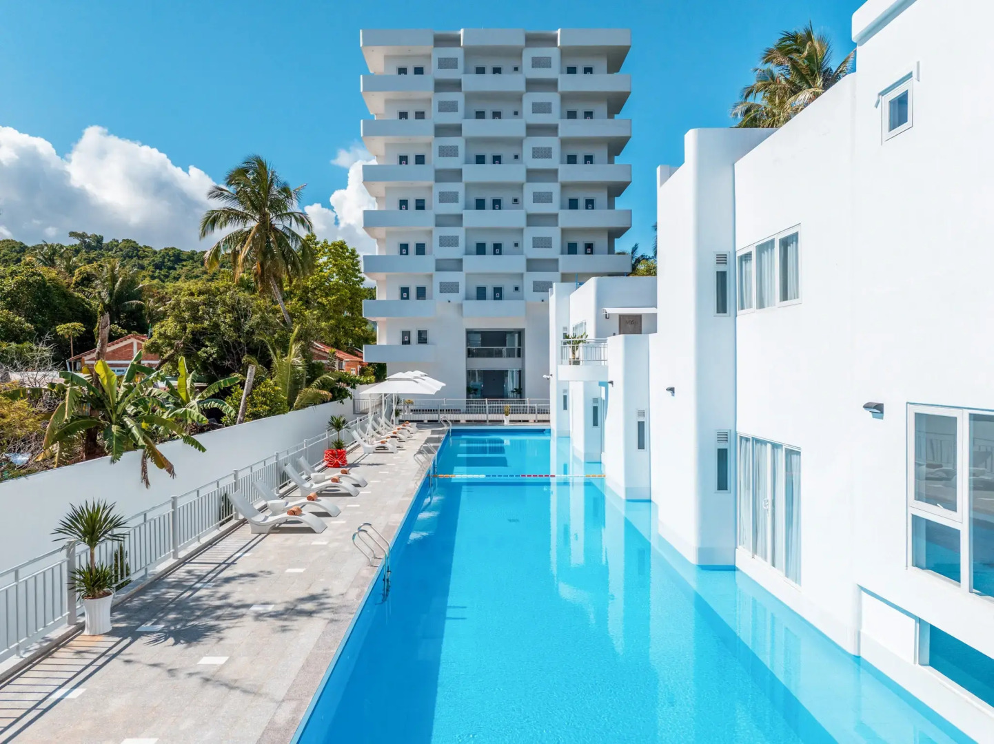 Отель The Up Phu Quoc