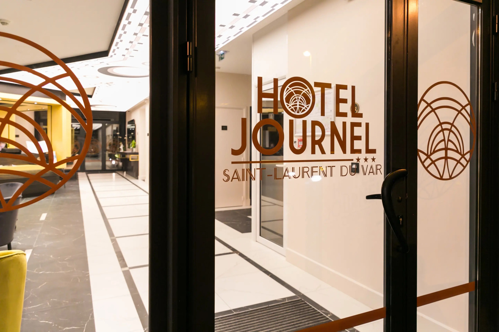 Отель Best Western Journel Saint-Laurent-Du-Var