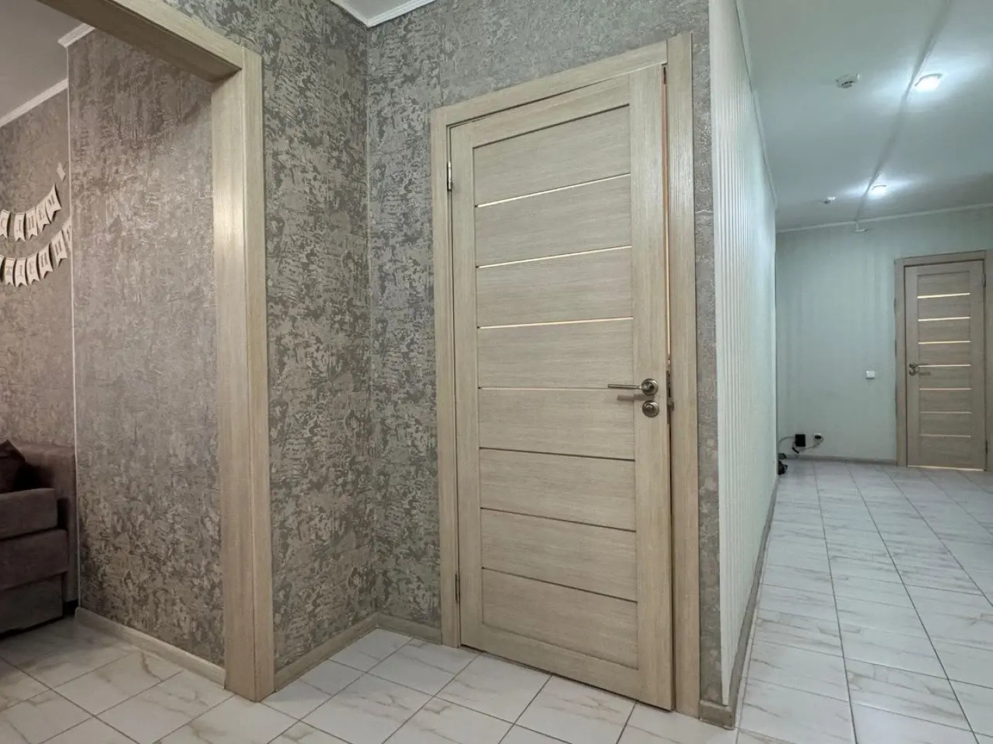 Апартаменты на 14 гостей на Хади Такташа 121 в центре города  На берегу Оз.Кабан