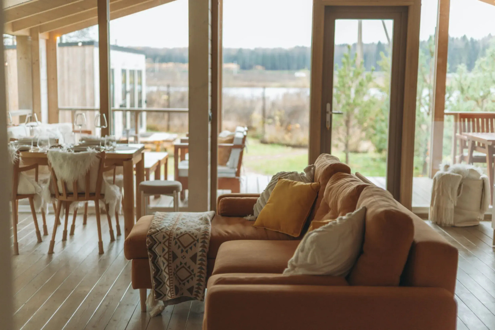 Частный дом с баней и чаном у воды и леса