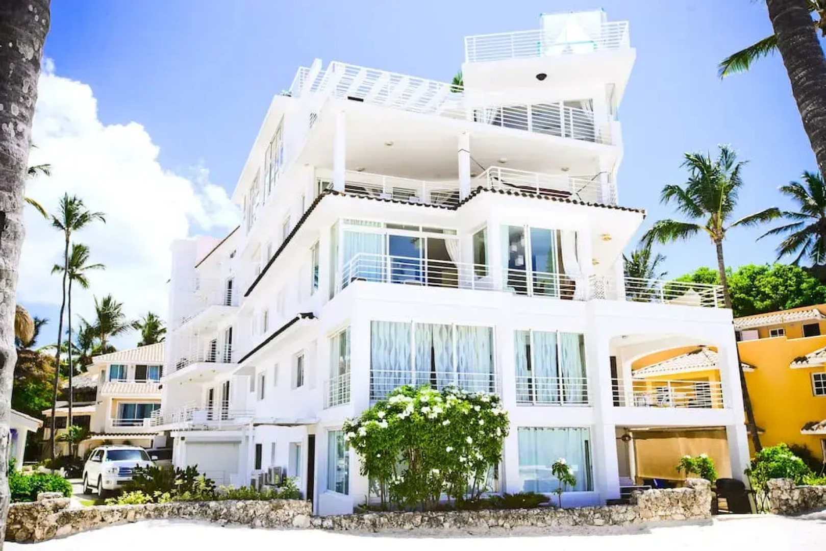 Апартаменты Stunning Ocean View Unique Beach