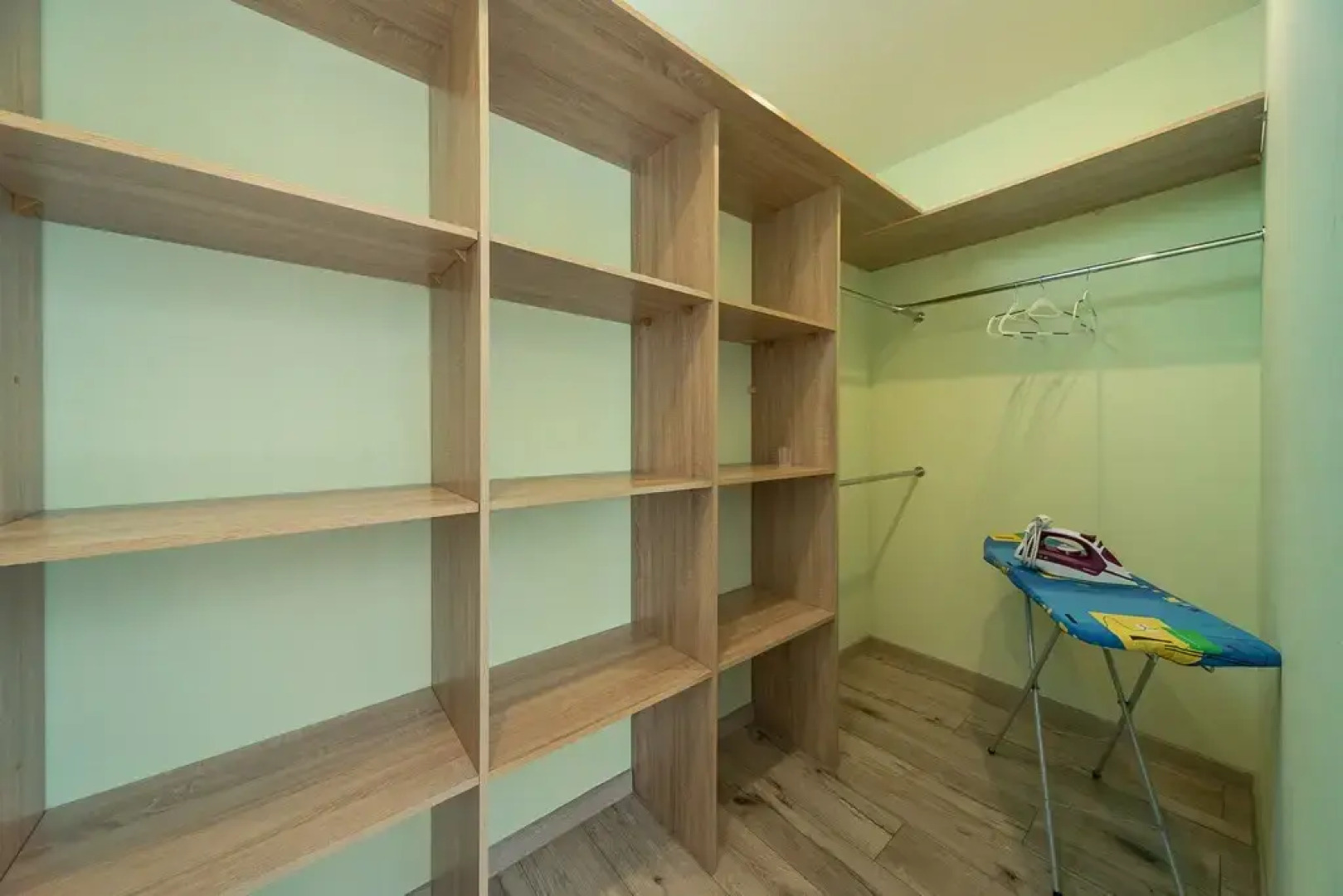 Квартира от компании Хоум Отель на Ново- Садовой  215Б