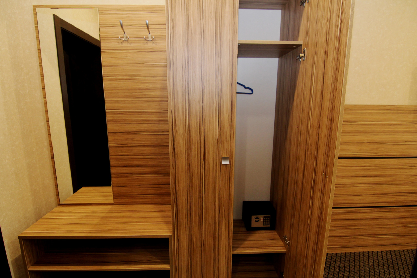 Отель Аврора