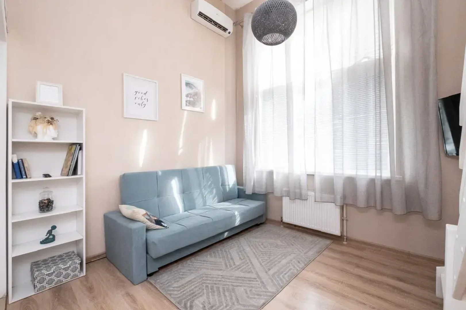 Апартаменты Двухуровневая студия на Роторной