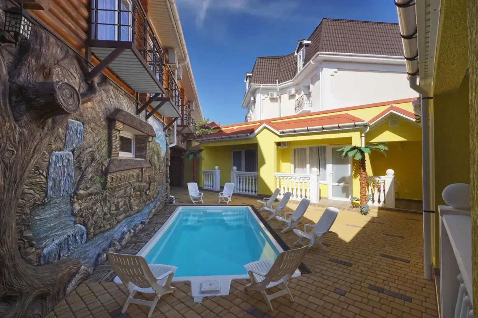 Отель Роман