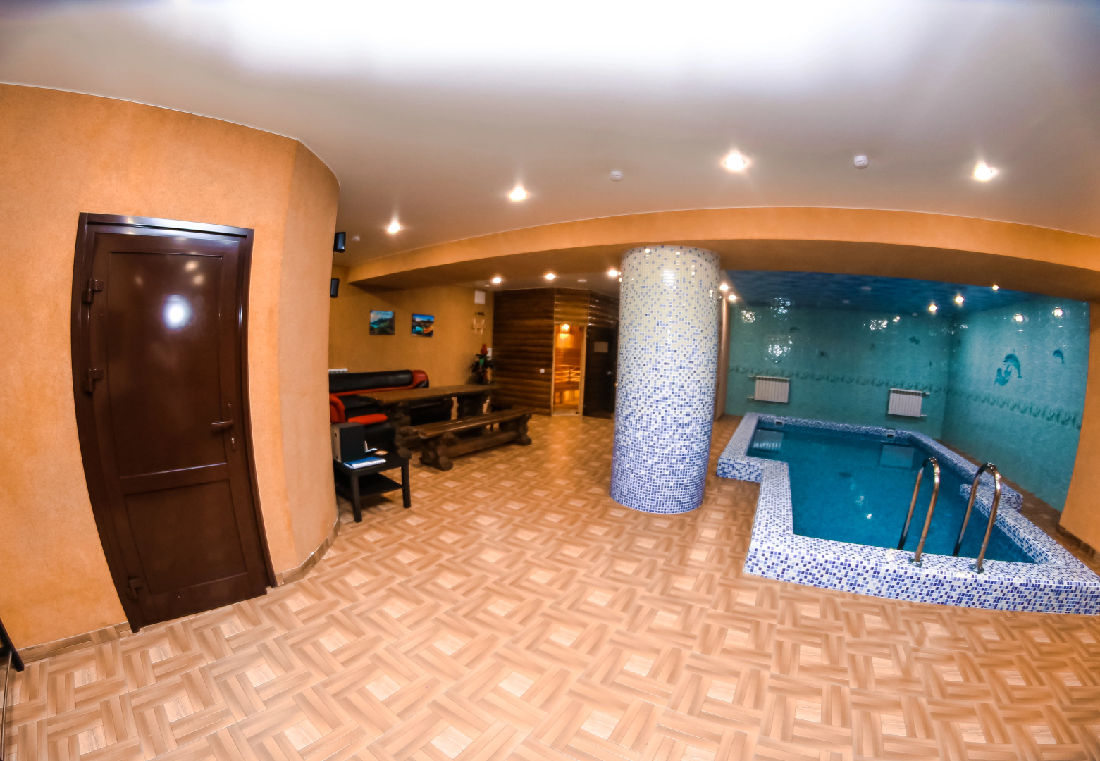 Отель Корона