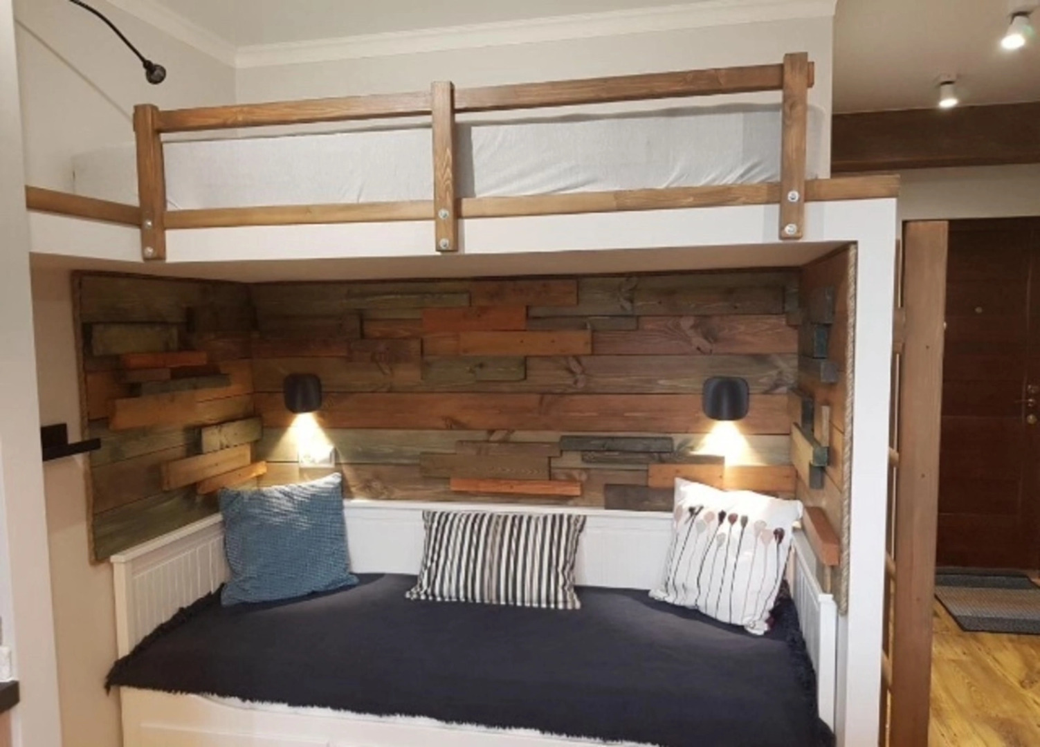 Апартаменты на Вознесенской 4