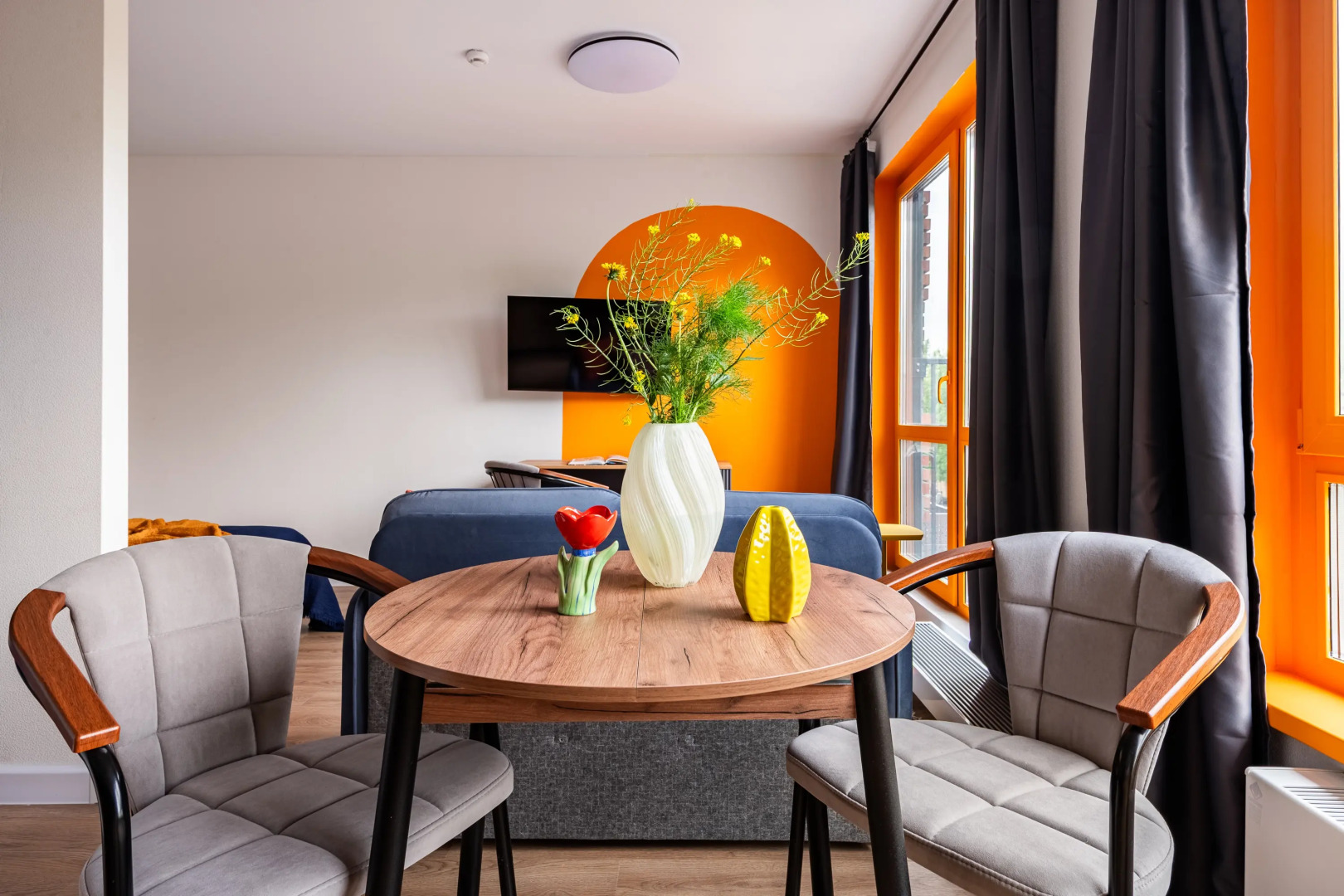 Квартира Яркая с балконом