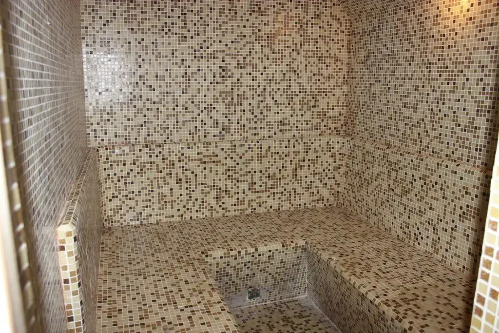 Частный дом с сауной, хаммамом и бассейном