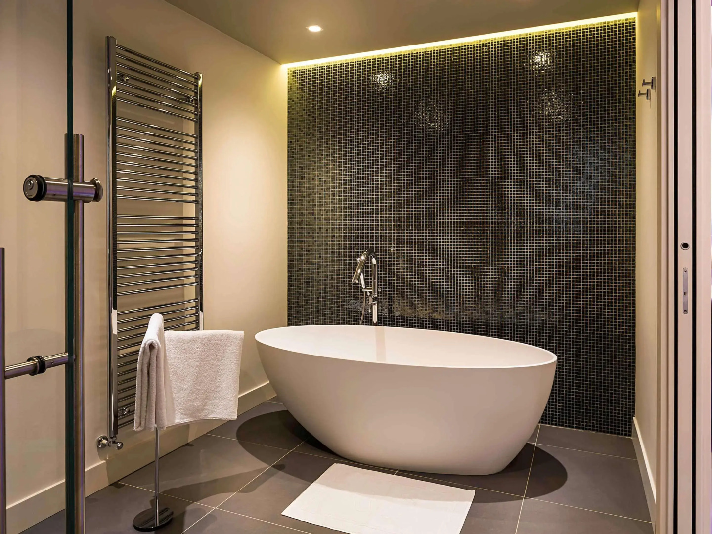 Отель Mercure Almaty City Center