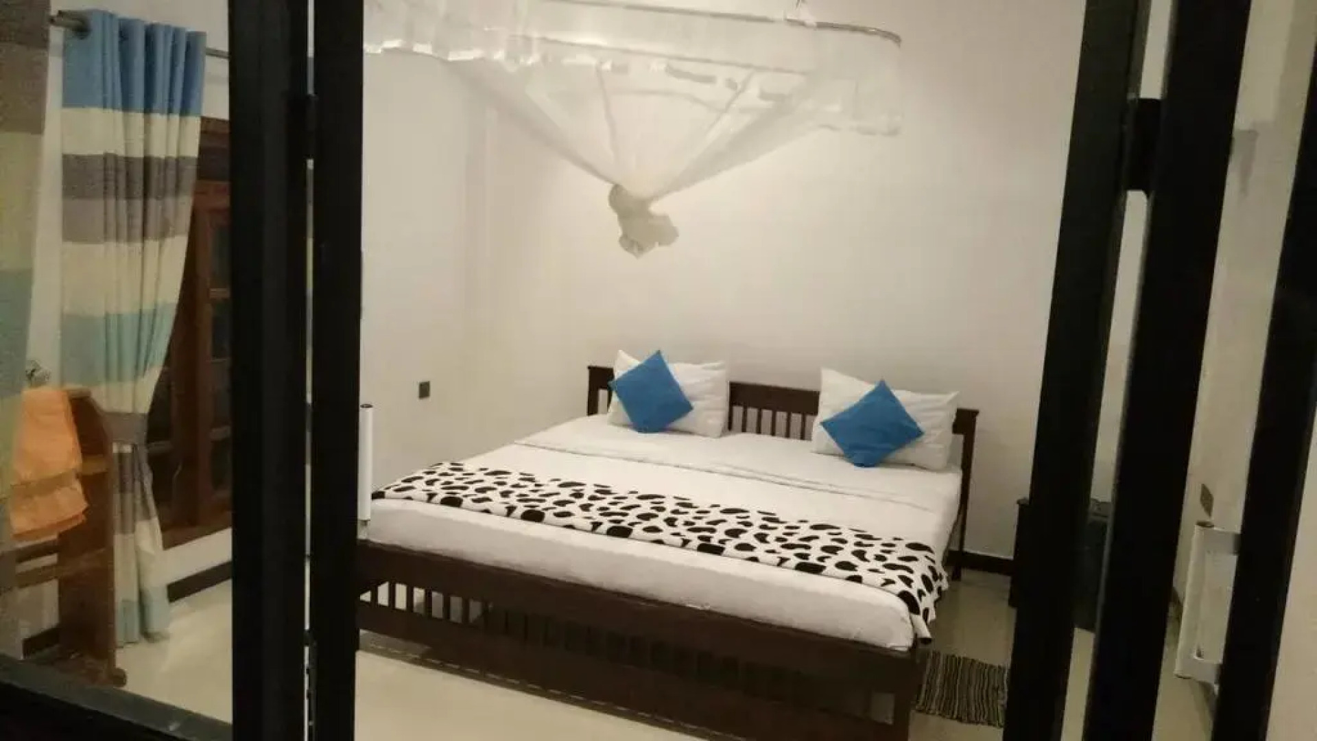 Отель Cloudy Hill Cottage