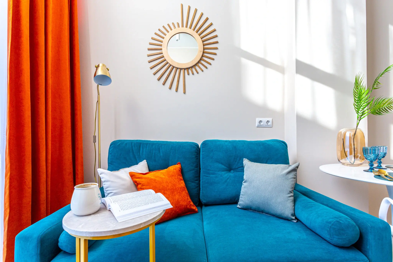 Апартаменты Your Mirror Apart на Навагинской улице