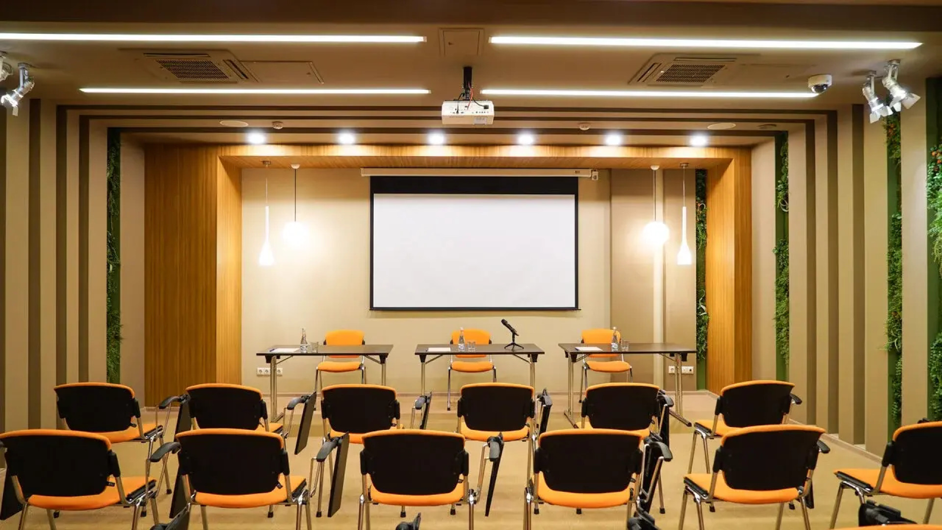 Diplomat Business Hotel