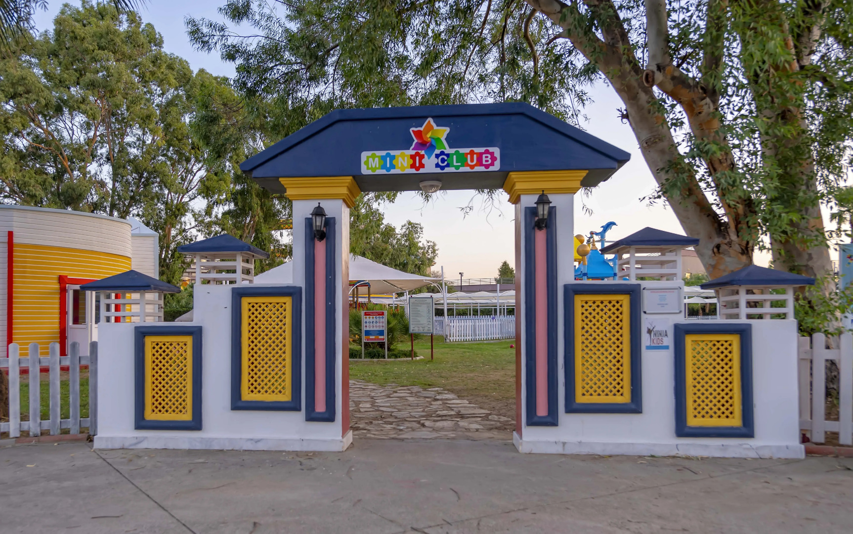 Отель Asteria Family Resort Side