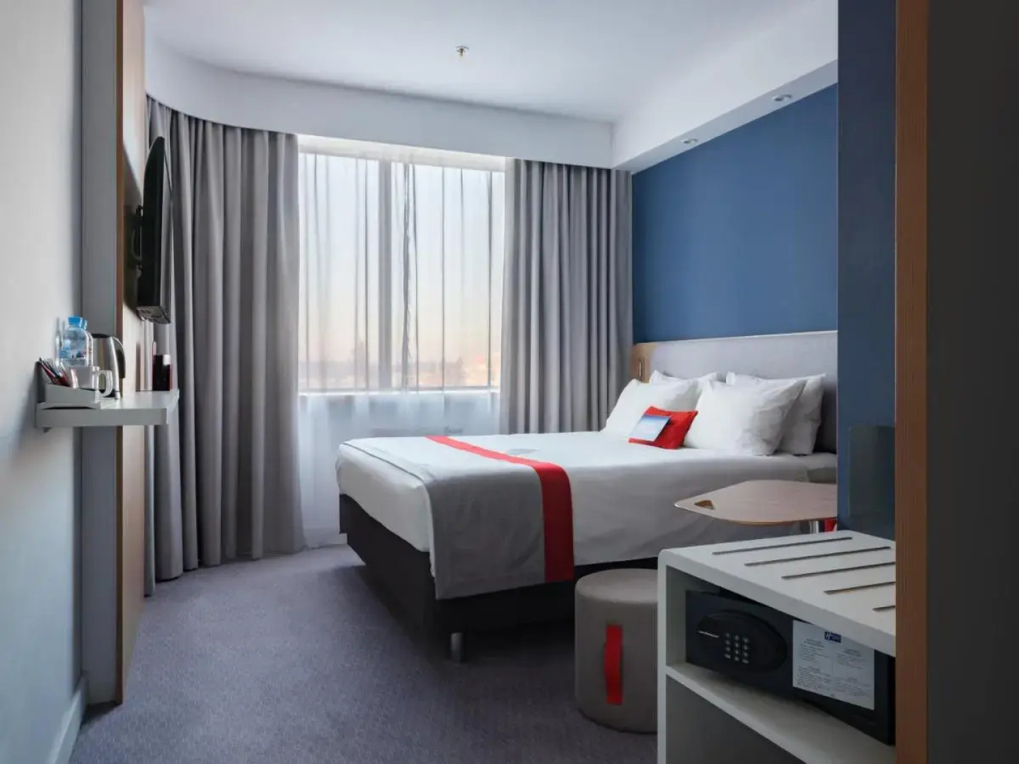 Отель Holiday Express Moscow Sheremetyevo Airport