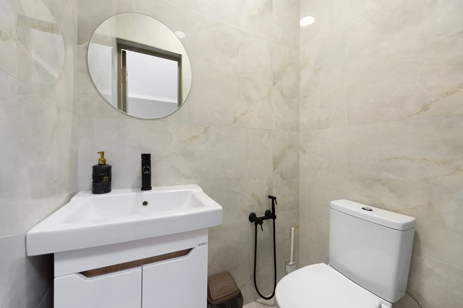 Частный Дом ШикаЛад Кмв с Зоной Отдыха на Улице