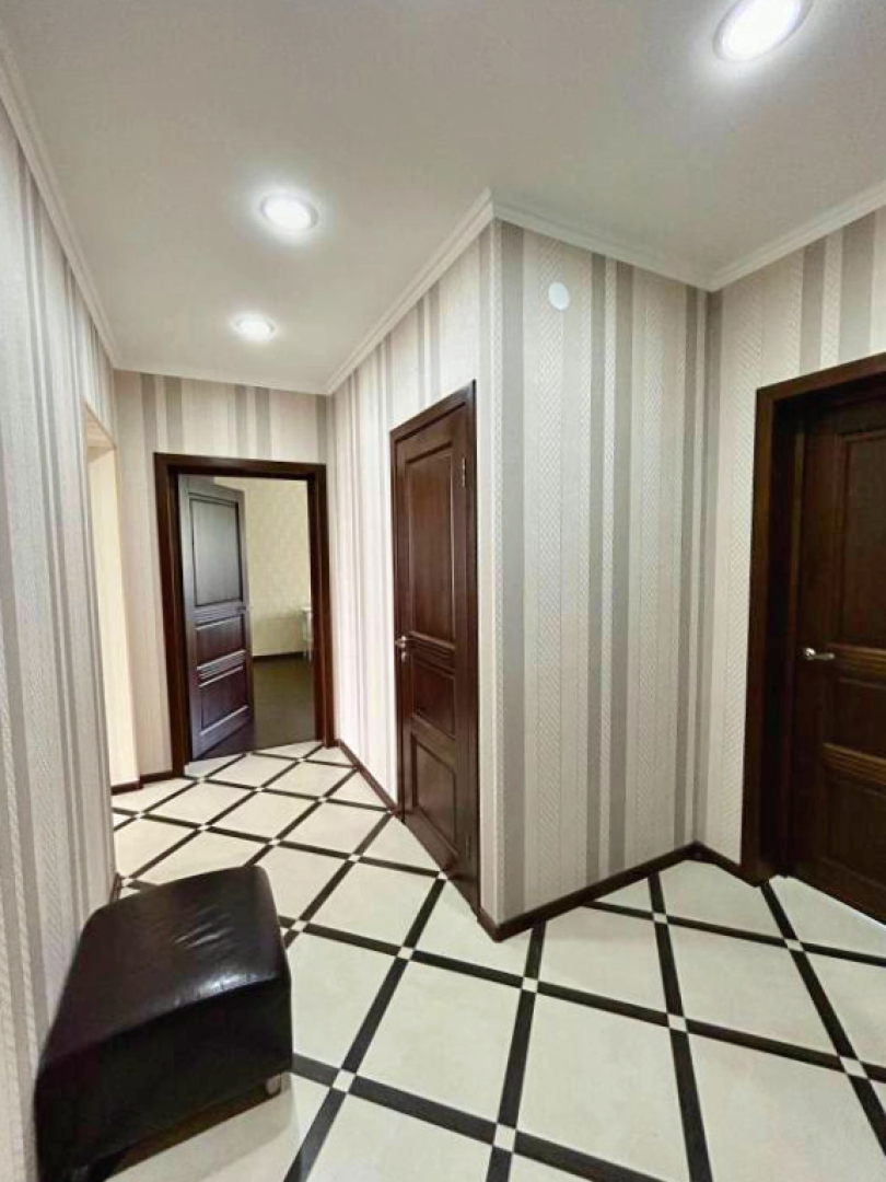 Улучшенные трехкомнатные апартаменты с террасой