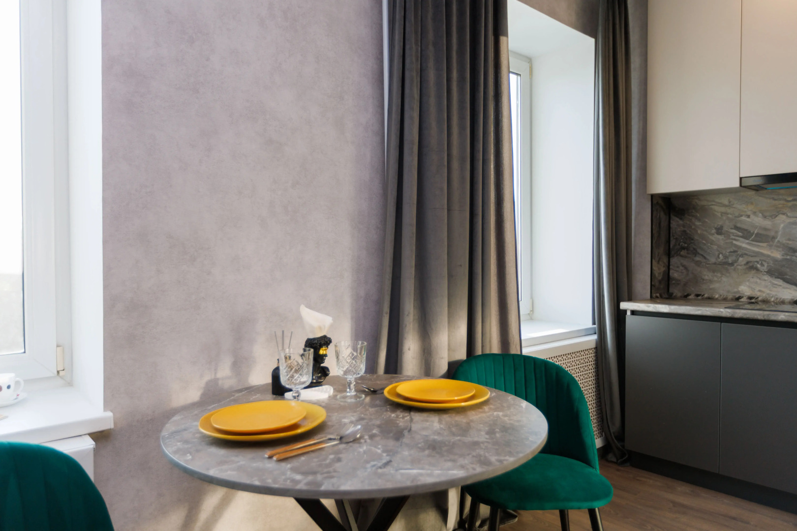 Квартира с видом на собор Александра Невского