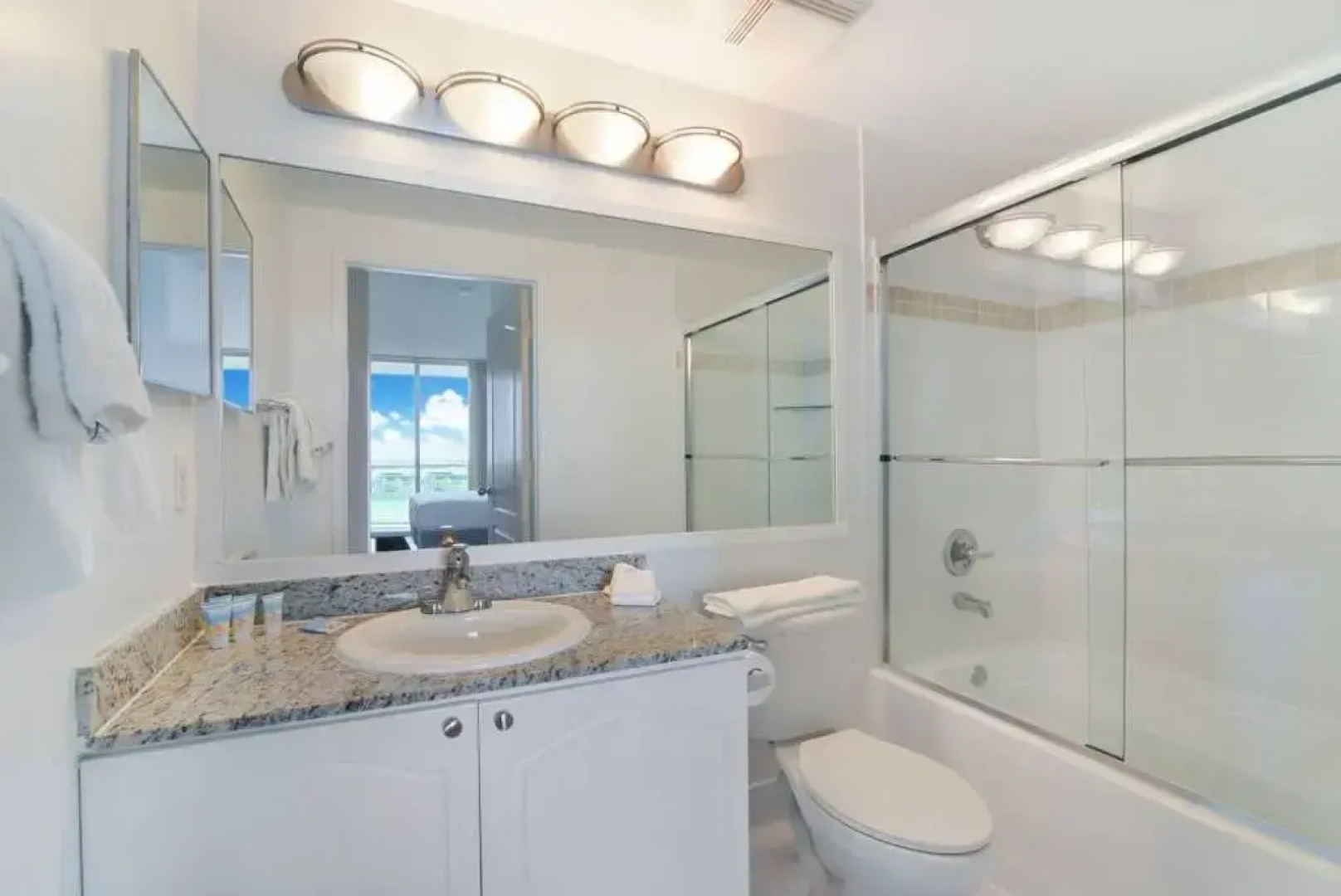 Апарт-отель Pet Friendly Condos in Sunny Isles