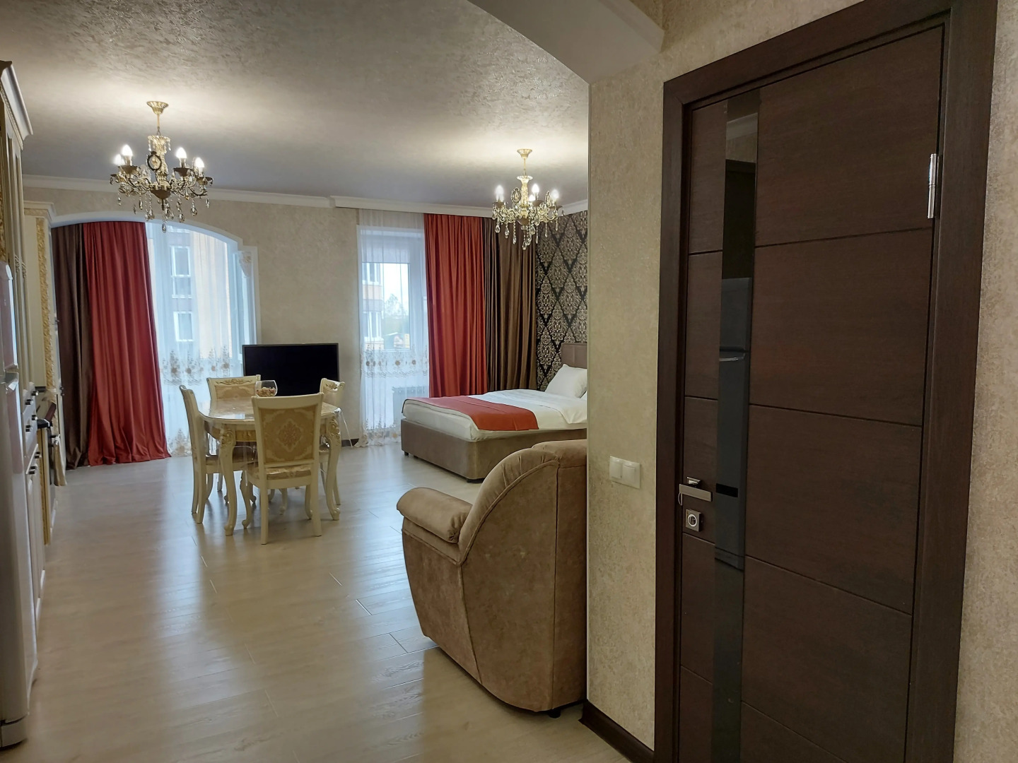 Апартаменты 5 Звезд на Шамиля Джикаева 5А-2