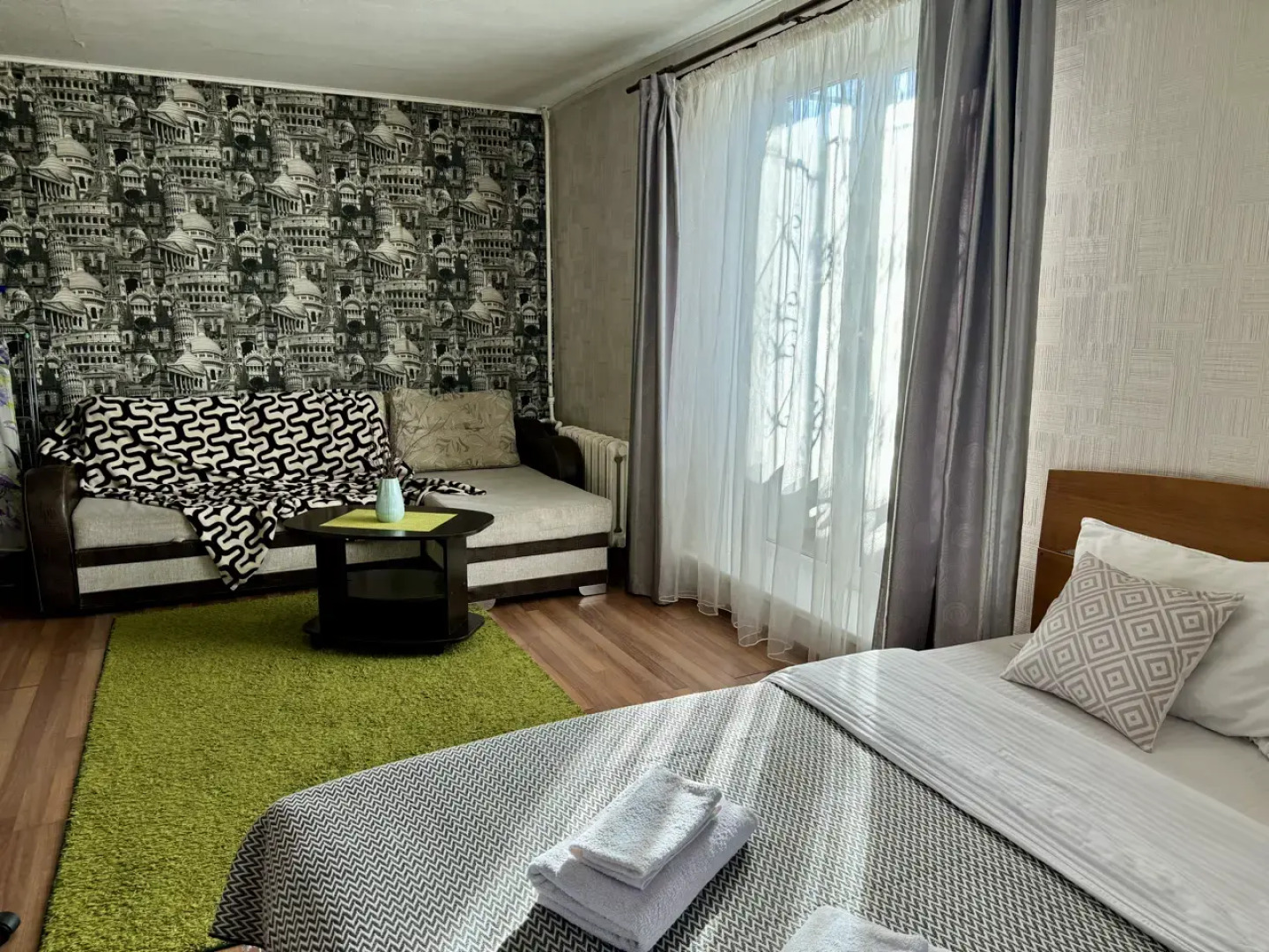 Апартаменты на Парижской коммуны 50