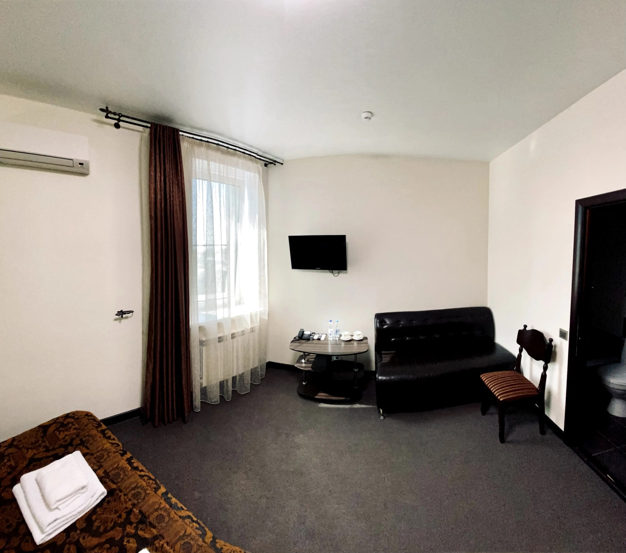 Отель Корона