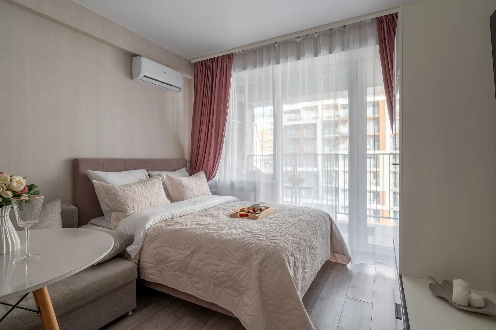 Апартаменты Студия у моря с бассейном на территории. Каравелла 112