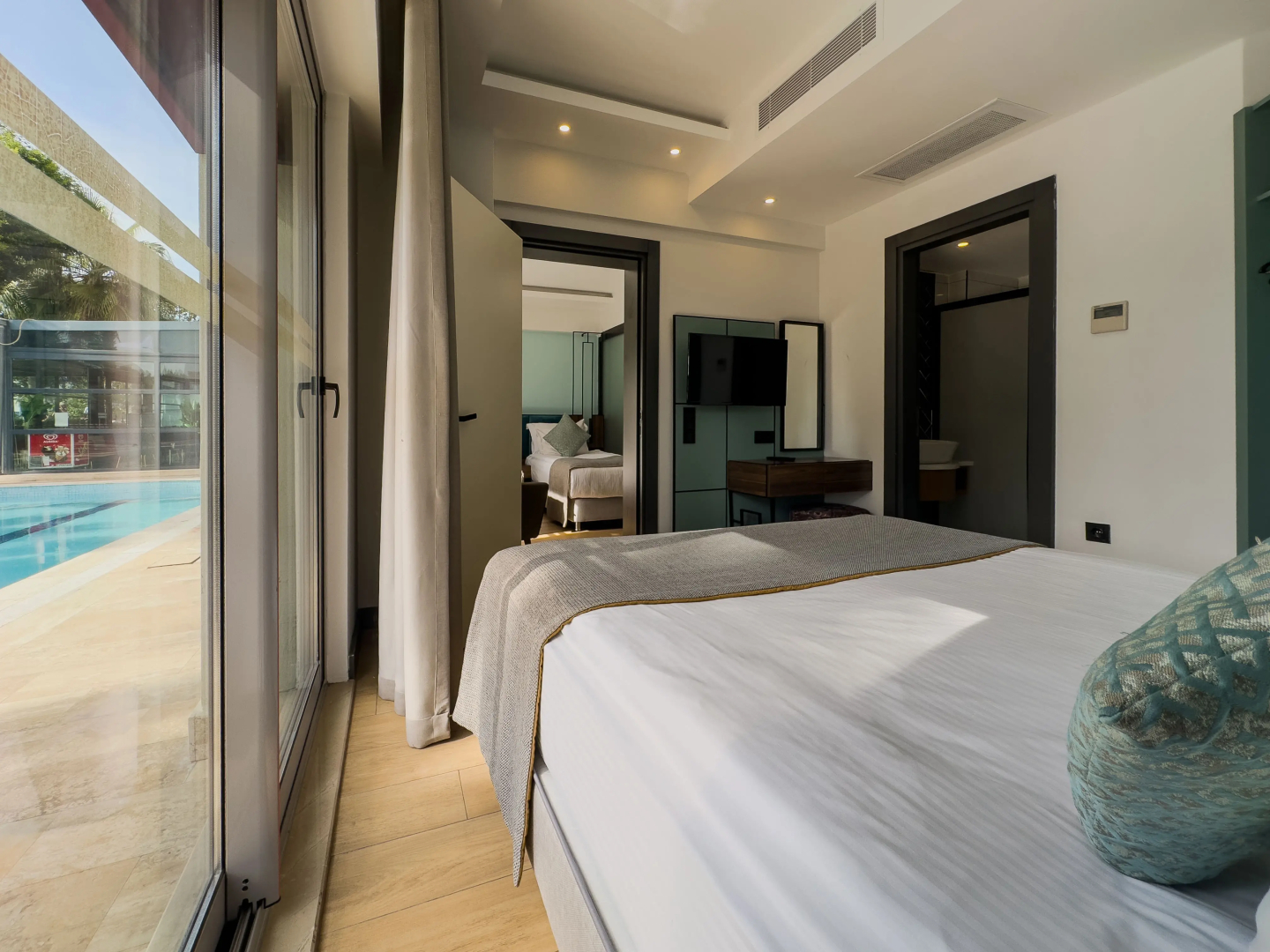 Отель Leaf Port Boutique