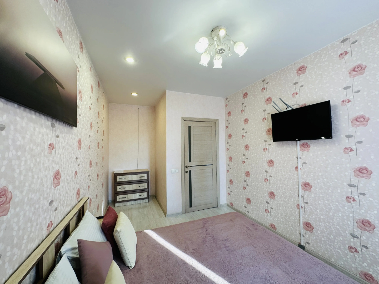 Квартира Nasutki38 Поцелуй Розы