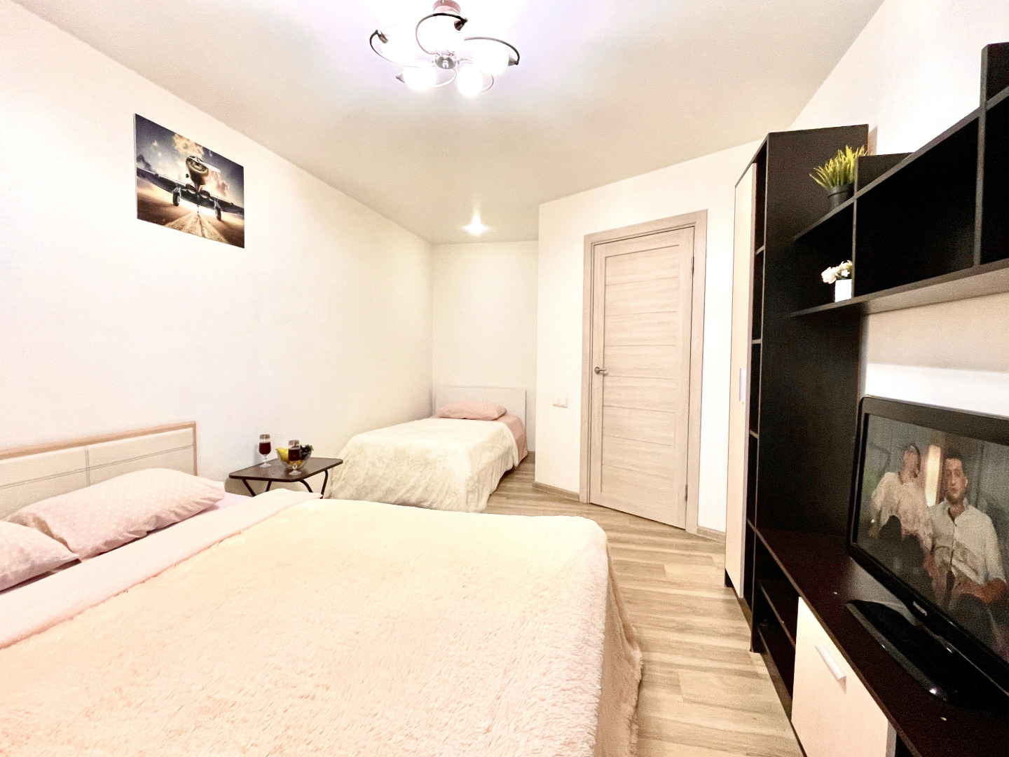 Уютные Апартаменты в доме у Космопорта (ул. Дыбенко 27а)